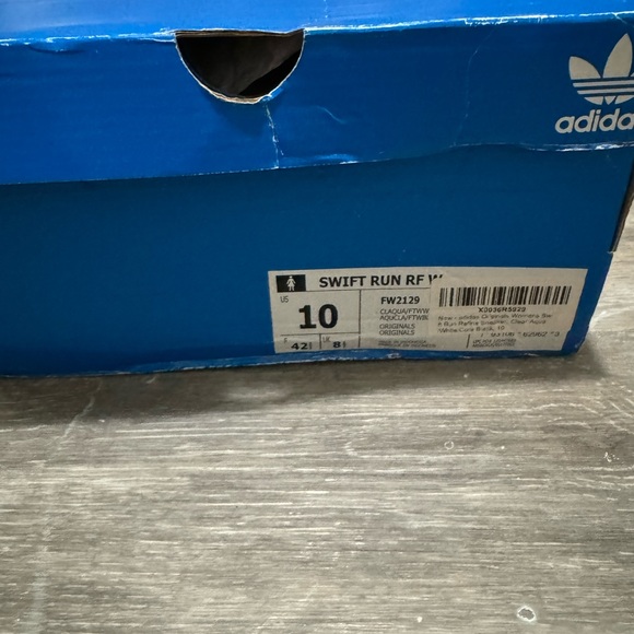 adidas Women's Swift Run Rf Sneaker NWT - Picture 3 of 3